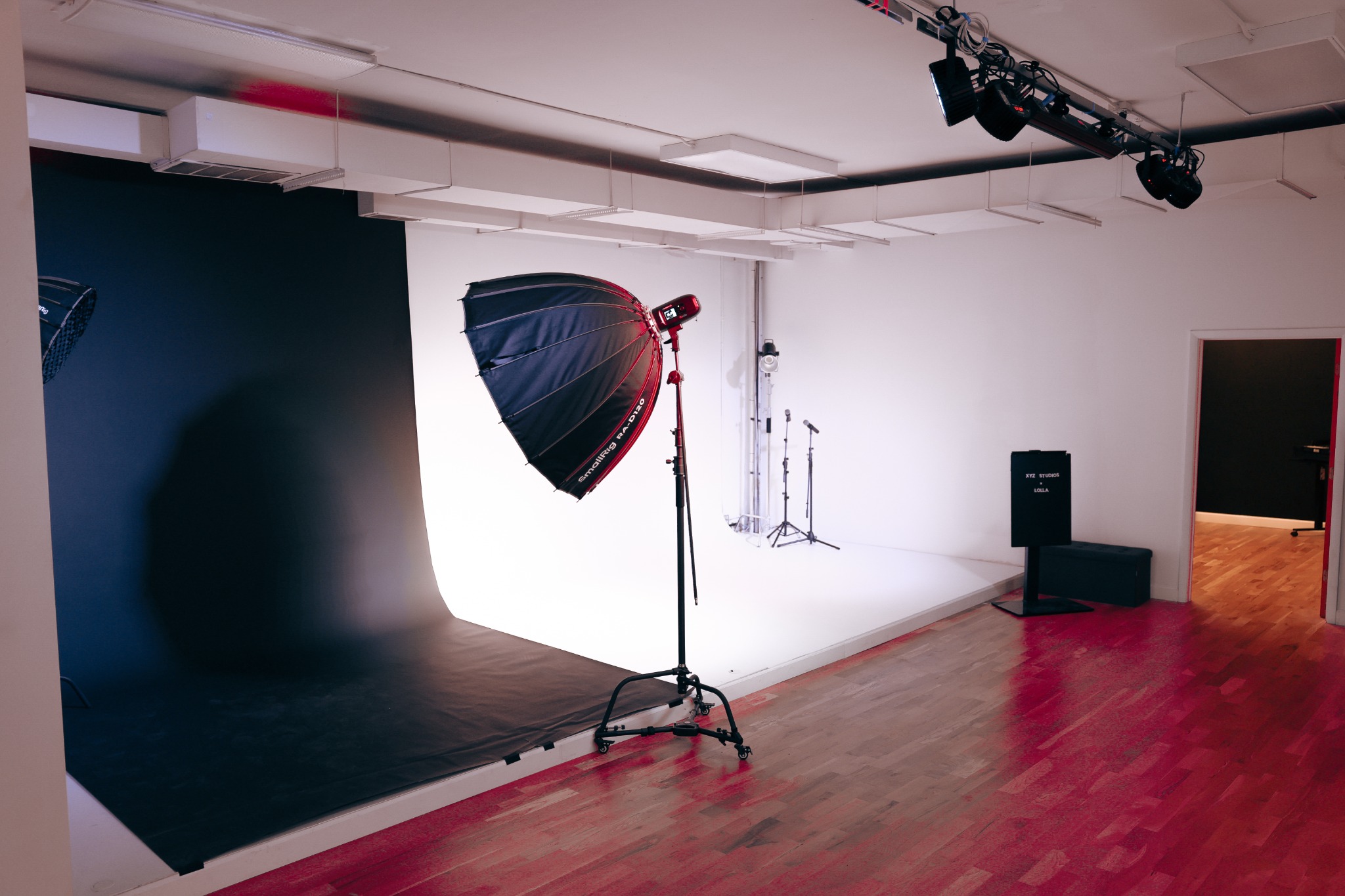 XYZ Studios Chicago cyc wall and stage with lighting and black and white backdrops